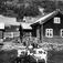 Gårdsbruk. På grunnmuren står det 1896.