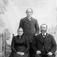 Pro: 23.04.1903. O. Formoe med fam. Gruppebilde, kvinne, menn.