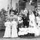Pro: 18.06.1905. Aslaksens bryllupsgruppe. Gruppebilde, brudepar, bryllupsgjester, brudepiker.