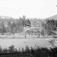 Furuheim sanatorium 03.11.1908. Boliger av laftet tømmer og i sveitserstil, gangstier, gjerde, bjørketrær, bartrær.