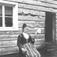 Spinning på håndtein. Andrea Sandnes med håndrokk og håndsnelle. Jølster, Sogn og Fjordane ca 1925.