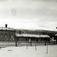Odden, Narjordet, Os, Nord-Østerdal, Hedmark 1937. Gårdsplassen med hovedbygningen og uthus, vinter.