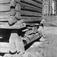 Nedre Hanestad, Øvre Rendal, Nord-Østerdal. Detalj av stabbur. På Glomdalsmuseet siden 1911. Foto 1927.