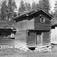 Bjøntegård, Øvre Rendal, Nord-Østerdal. Barfrøstue.
På Glomdalsmuseet siden 1911. Foto 1927.