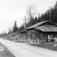 Nordgal'n Kolos, Trysil, Hedmark 1950. Stall ved vei.