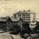 Postkort. Jule- og nyttårshilsen. Fotografisk motiv. Gatemotiv fra Kragerø. Folkeskolen. Middelskolen. Stemplet 23.12.1914.