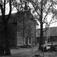 Berg, Nes, Akershus. Uthus rundt tunet, hundehus under et tre. Storgårdsundersøkelser ved Engelstad 1953.