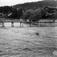 Thorkelbyen, Drøbak, Frogn, Akershus 1910. Hus og brygger langs stranda. Jente bader.