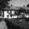 Haugrim, Aurskog, Akershus 1954. Hovedhuset og hagen.
Fra dr. Eivind S. Engelstads storgårdsundersøkelser 1954.