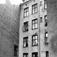 Falsens gate 24, Oslo 1961. Bakgård med barnevogn og barn.