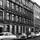 Schleppegrells gate 7, Grünerløkka, Oslo 1961.  Fasaden mot gata med biler parkert ved fortauet.