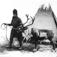Samer med reinsdyr og pulk foran et telt. Jämtland, Sverige - antagelig 1890-årene.