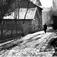 Enerhaugen, Oslo 1935. Person spaserer i gata, vinterbilde.