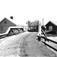 Ingeberg, Vang, Hamar, Hedmark 1917. Vei over bru, mot gårdstun.
