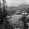 Bolkesjø hotell, Gransherad, Telemark. 1931.
Oversiktsbilde. Landskap med gårdsanlegg. Skog og fjell i bakgrunnen.