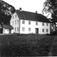 Jonsrud, Lommedalen, Bærum, Akershus 1976. Hvitt våningshus.