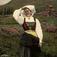 Postkort. Jule- og nyttårshilsen. Sommermotiv. Landskap. Kvinne i folkedrakt. Vannbæring. Stemplet 23.12.1905.