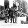 Fra Oslo 7. juni 1945.
Kongen kommer tilbake.Kongefamilien samlet foran Rådhuset.