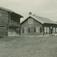 Hovedbygning og kjellerbu. Høymyr Søre, Flesberg, Buskerud. Ant. fotografert 1928.