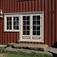 Endeveggen på bolig med dør ut mot hagen ved Normannsvik utenfor Tvedestrand. Illustrasjonsbilde fra Bonytt 1986.