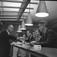 Røros, Sør-Trøndelag, mars 1959. Røros høyfjellshotell. Servering i baren.