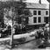 17. mai 1910 i Sjøgarden. På talerstolen: Lensmann Erik Hole.....