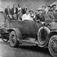 I familien Fredrik Kylling fra Verma var det mange bilfolk. Her er det sønnen Alfred som har fått plass bak rattet..Sjuseter Opel kabriolet N Kylling, reg nr T-304. .Verma omlag 1916 fra Åndalsnes Foto..(se Romsdal Sogelags årsskrift 1983 side 43)