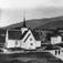 Molde kirke, Den elste kirken. Den ble invidd av biskop Bredal i 1661-62. .En hovedreparasjon i 1841-42 ga den utseende som bildet viser..Kirken brandt 17.mai.1885. I bakgrunnen Byegården som overlevde 2 Moldebranner.
