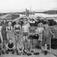 Alle som kunne svømme bada og hoppa fra molokaia..(Filmbeholder 22907  8x11 34T .Datert 1946-1947)