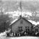 Stokke skole med barn, muligens 17.Mai.(Edvard var i Amerika fra april 1896 til desember 1910)