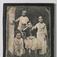 Dagerrotyp / daguerreotyp i ram, gruppbild av fyra barn, en pojke och tre flickor. 
Nordiska museet inv.nr 205460