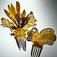 Kam. Kammar, hårprydnader, förvärvade under 1880-talet. Materialet är kaseinplast eller horn. Föremål ur Nordiska museets samling av smycken föremål invnr: 41897 och 35783.