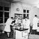 Konsum har kurs på Fackskolan för huslig ekonomi, kvarteret Trädgården, Uppsala mars 1948