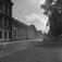 Landstingsbyggnad med gårdsinteriör på Nedre Slottsgatan i kvarteret Trädgården, stadsdelen Fjärdingen, Uppsala 1959