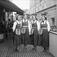 Restaurang Domtrappkällaren, S:t Eriks gränd, Uppsala. Folkdräktsklädda servitriser på uteserveringen 1940