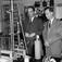 Professor Arne Tiselius med utländsk gäst, Kemiska Institutionen, Kemikum, Uppsala december 1952