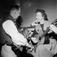 Margareta Kjellberg med okänd spelman på spelmansstämma, sannolikt i  Uppsala, 1952