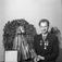 Henry Wahl m. laurbærkrans og m. pokaler